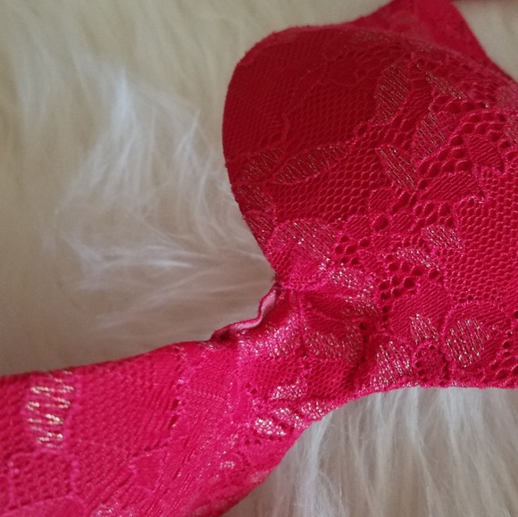 Victoria Secret bras - Picture 3 of 3